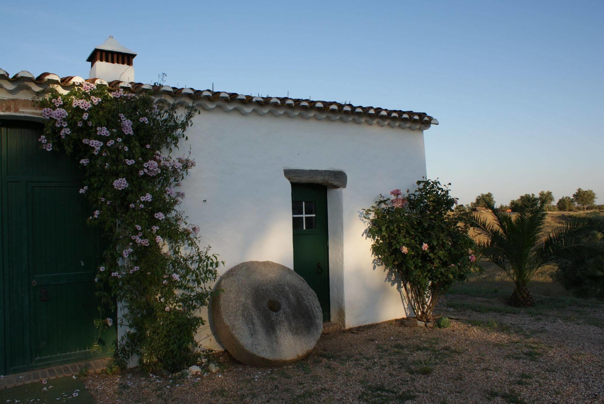 Monte Da Corte Ligeira Bed and Breakfast Cabeça Gorda Exterior foto