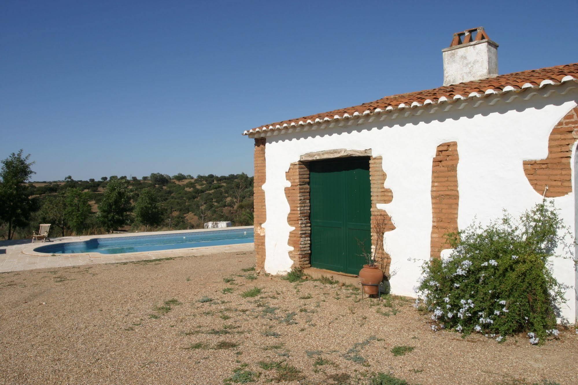 Monte Da Corte Ligeira Bed and Breakfast Cabeça Gorda Exterior foto